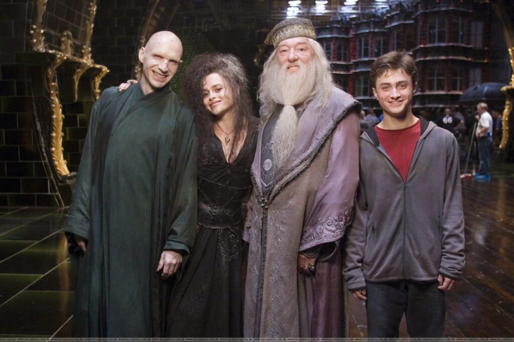 Michael Gambon (foto), conhecido por ser segundo ator a interpretar Albus Dumbledore nos filmes da franquia Harry Potter